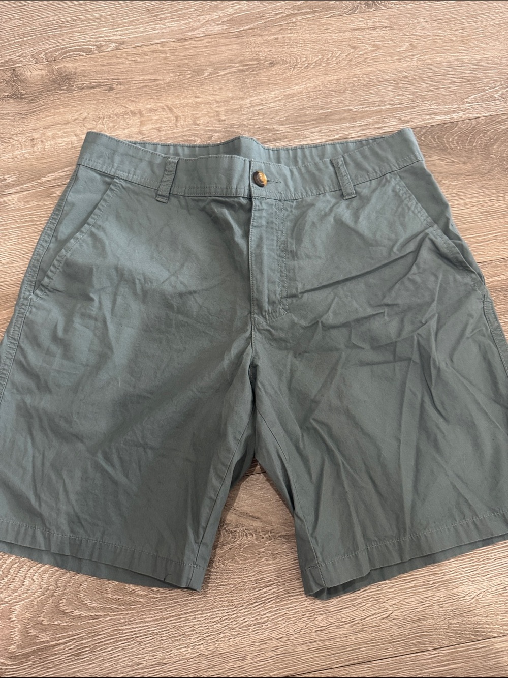 Columbia Men's Slate Green Flat Front Shorts - Casual Outdoor Style